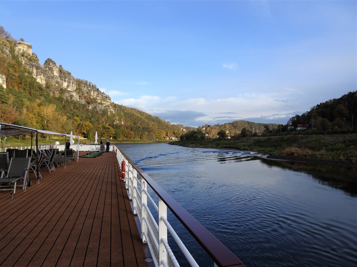 pac1610's tweet photo. Reflections of the #RiverElbe cruising on #VikingBeyla from #BadSchandau to #Dresden!💚🍂💛🍂🧡 @ThePhotoHour @StormHour @StormHourMark @lebalzin @YourAwesomePix @LensAreLive @VikingCruises @VisitGermanyUK #ePHOTOzine #MyVikingStory #landscapephotography https://t.co/cs2Mu1mvTy