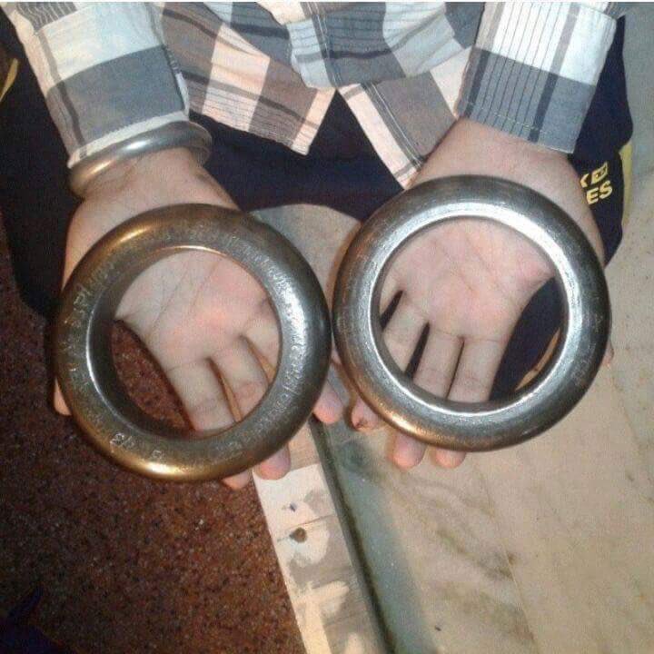 Guru Hargobind Sahib Ji de (ਦੇ) kadey (ਕੜੇ). You can now imagine the size, power, strength and grip of Guru Ji's hand.🙏🏻