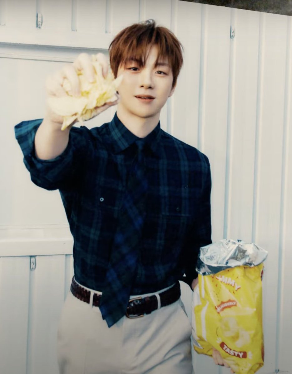 danielluvya's tweet photo. 저기 나 한조각만 줘도 되는데 인심 후한고 봐 https://t.co/cP6pSAwyLt