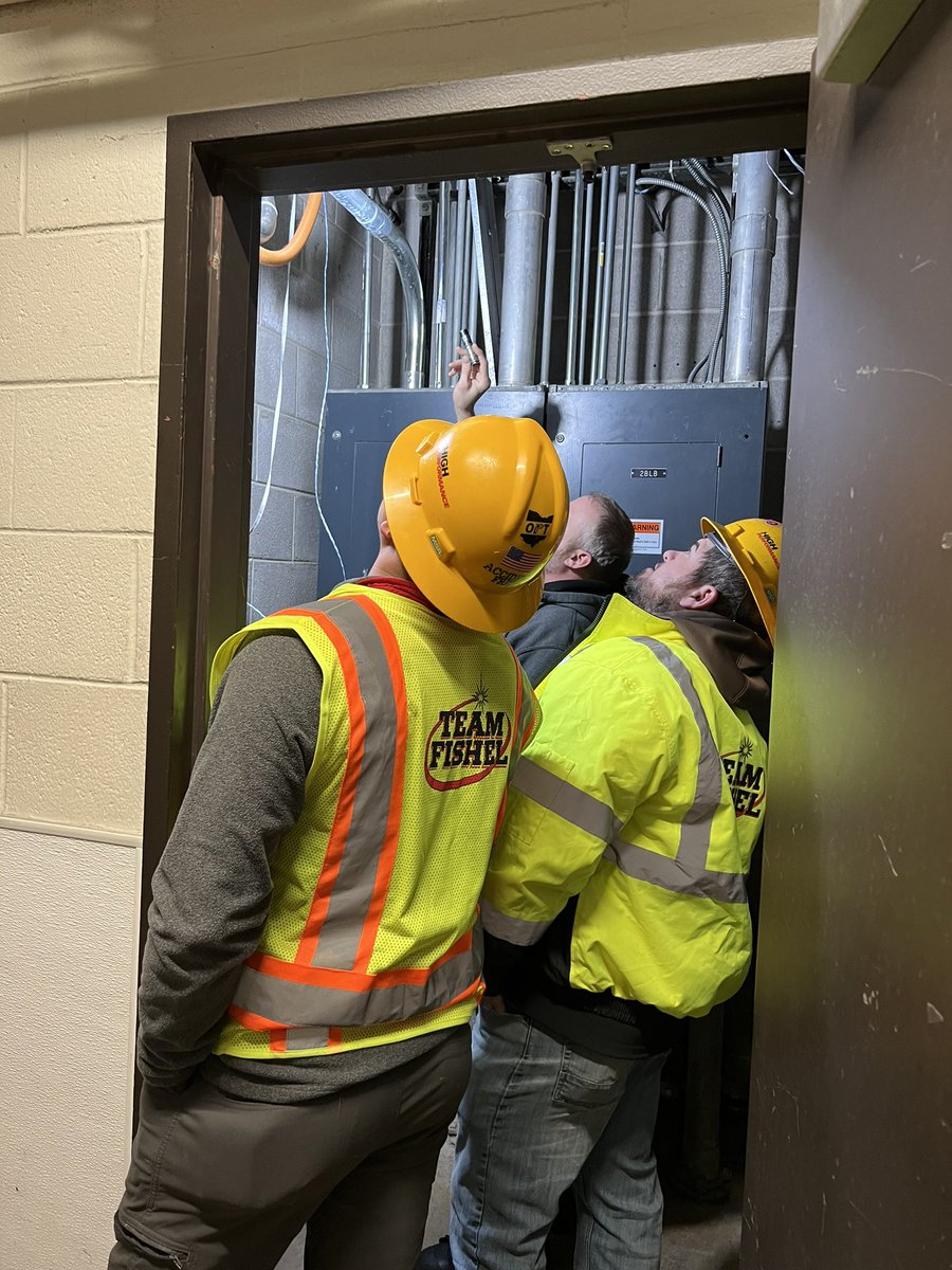 TheIcelandGuy's tweet photo. Making the light at #180EBROAD #cadc #realedge #fiber #interconnection https://t.co/bT0B7IVPCW