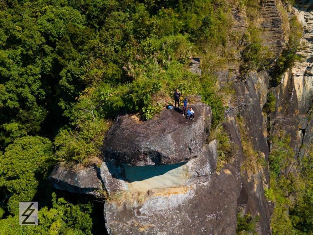 mizoraminsta's tweet photo. Satel hmui lungchalde
Location: Thiak, Aizawl district, Mizoram
.
.
Pic credit 📷 @elzeta_varte
.
.
.
#satelhmui #lungchalde #rockstructures #rock #mizoram #mizoraminsta #northeastIndia #thiak #thiakmizoram #cliff #rockcliff #nature https://t.co/bDdN9ioBLF