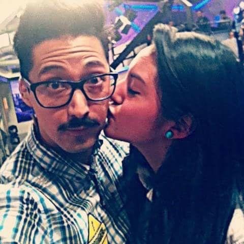 kenn_yi's tweet photo. @MauNieto Mauu!! Muchísimas felicidades! Que la pases hermoso en compañía de tu familia ♥️ Extraño mucho verte en un show y tener la bonita foto del recuerdo jajaja que cumplas muchos años más (por cierto volví  abrir Twitter nomás para felicitarte espero lo veas 🥴) jajaja https://t.co/Q1HhtZVuBh
