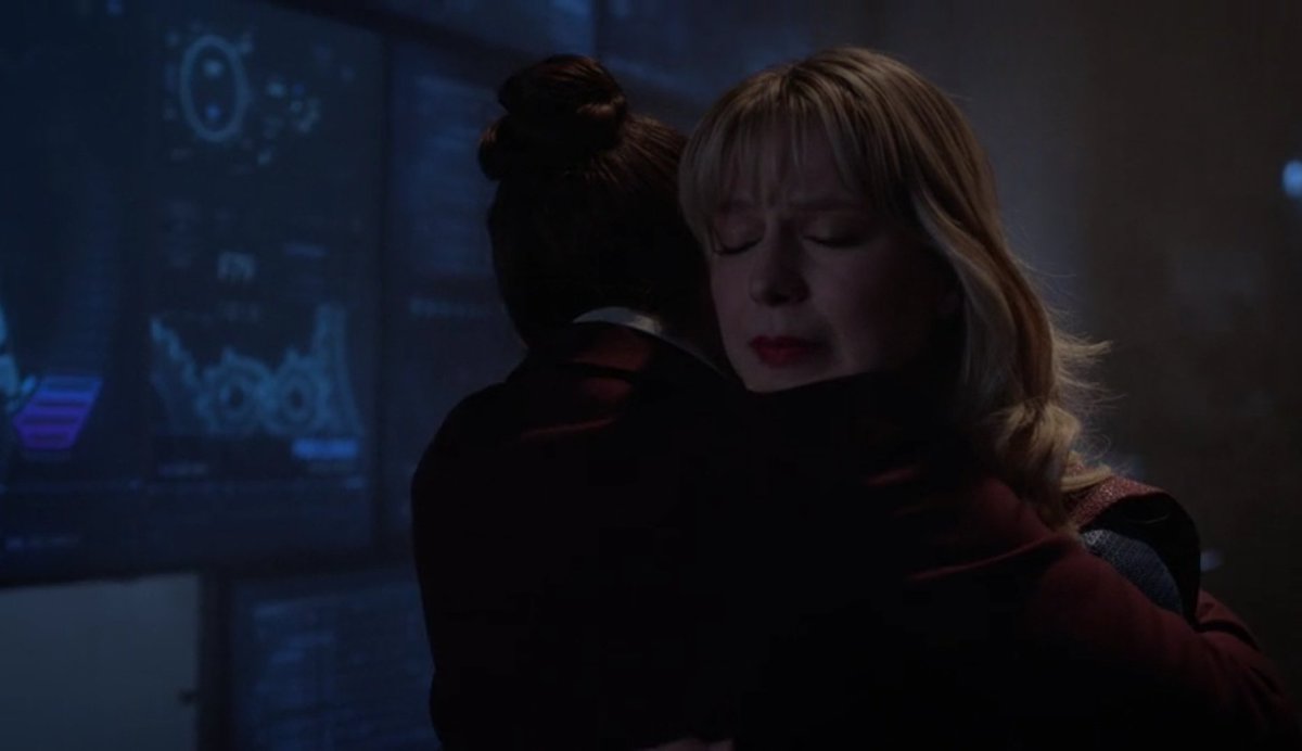 kaleluvers's tweet image. Do you ever think about the fact that Kara had to watch her alternate reality self hug Lena, knowing she's not allowed to do it herself, praying it at least works out for them, because she thought she'd never be able to hug her Lena again? All I know is pain..