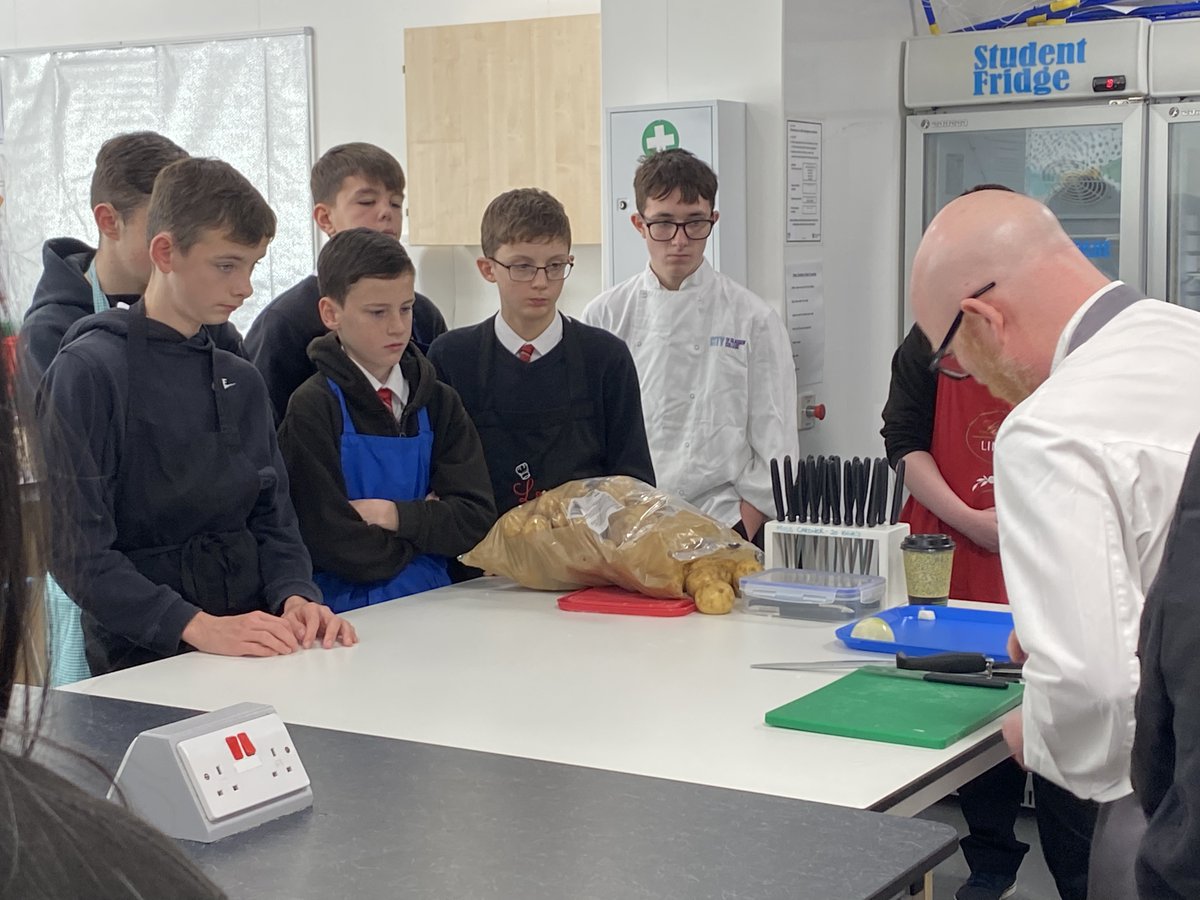 WestCalderHigh's tweet photo. MASTERCHEF COMES TO WCHS

S3 and N 5 Skills for Work have had the chance to work with @MasterChefUK professional winner and Scotland's National Chef Gary Mclean (@Gmacchef), they have been working on their knife skills and trying new dishes such as Cullen skink and are loving it! https://t.co/FdnATfjD1Z