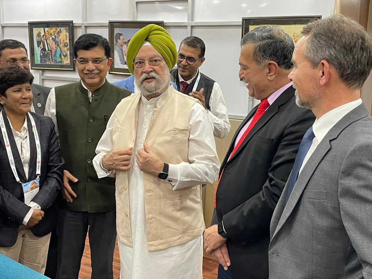 HardeepSPuri's tweet photo. Comfortable &amp; green.
While this jacket is a fashion statement, it also addresses the huge menace of plastic waste.
It is made of fabric created by using single use plastics blended with some cotton. I have been promised one that fits me perfectly by CMD @IndianOilcl ! https://t.co/1K782XRa0s