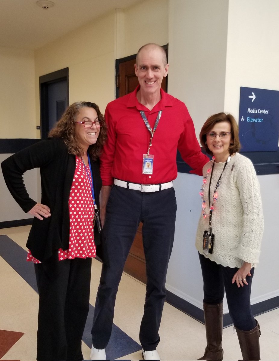 BillVarden's tweet photo. Spirit Week at WHS!
Monday: USA day
Tuesday: Country or Country Club.(or 80's country club in my case) #bulldoged https://t.co/Oc3FG7RUw4