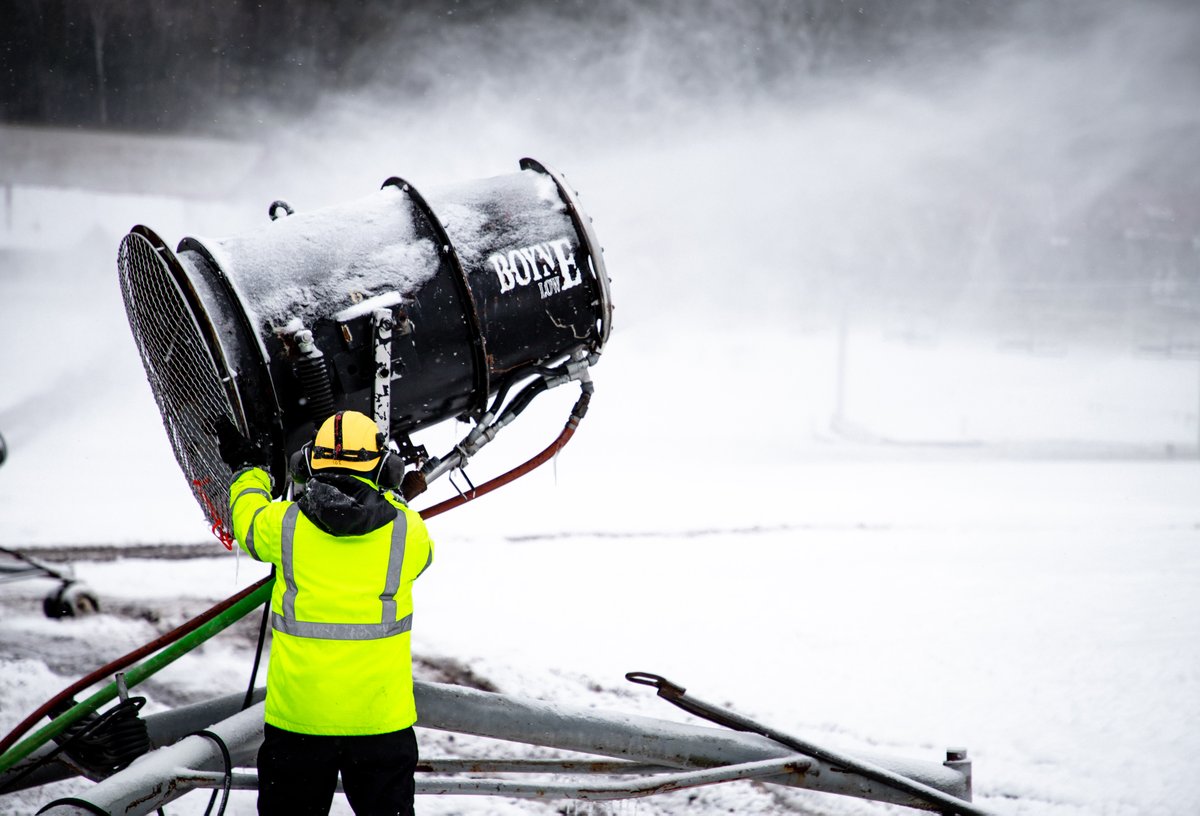 HighlandsatHS's tweet photo. Mother Nature and The Highlands Snowmakers = The Dream Team. ❄️ ❄️ ❄️
...
#winterishere #thehighlands #skimichign #skihighlands #puremichigan #petoskey #harborsprings #ski #snowmakers #winter #highlandshighlight https://t.co/6DotqvXvUx