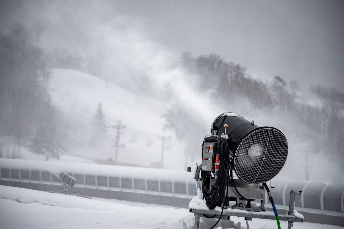 HighlandsatHS's tweet photo. Mother Nature and The Highlands Snowmakers = The Dream Team. ❄️ ❄️ ❄️
...
#winterishere #thehighlands #skimichign #skihighlands #puremichigan #petoskey #harborsprings #ski #snowmakers #winter #highlandshighlight https://t.co/6DotqvXvUx
