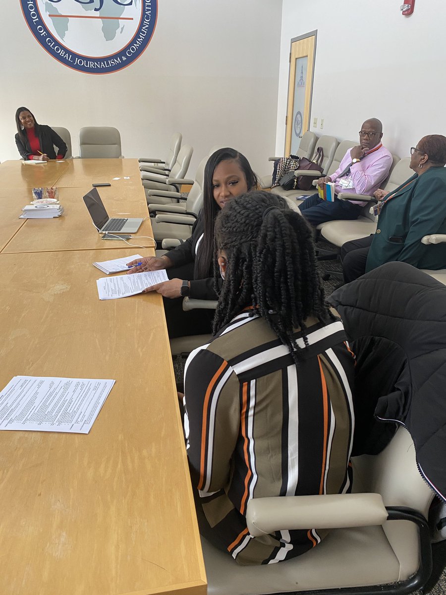 msu_newmedia's tweet photo. Great opportunity to meet face-to-face with recruiters and editors from the Baltimore Banner. Dean Emeritus Wickham is working to build a relationship with the Baltimore Banner and Morgan State University! 📰🐻 
#CMMSI #MorganStateUniversity #SGJCMSU https://t.co/9C9QVVMKiT