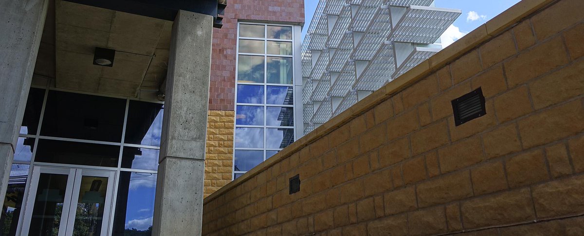 CenturyCollege's tweet image. Curious about a career in #AppliedDesign or #Cosmetology?  Join us at 4 pm TODAY for our on-campus info session, East Campus, Lincoln Mall, and have all your questions answered! 

Details: calendar.century.edu/admissions/eve…