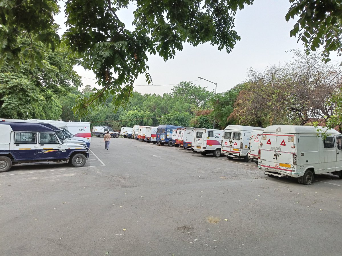 VikasKahol's tweet photo. @trafficchd @chandigarh_admn @MCChandigarh @AmitShah @narendramodi @arrivesafeindia A private security agency encroaching three public parking lots in Sector 47 C and D, Chandigarh. This is not what people envisaged in @ChandigarhSmart city. https://t.co/6ZFmyVfjz1