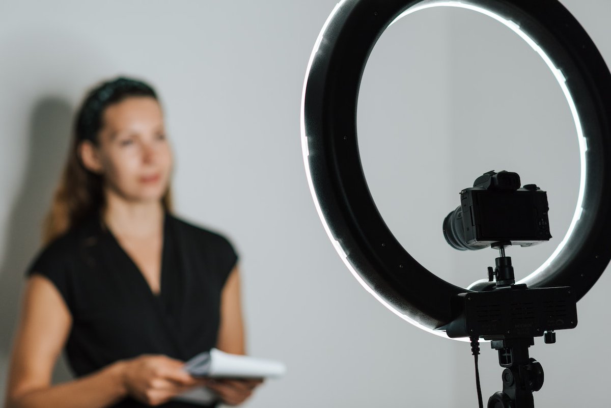 ale_ingala's tweet photo. In questo articolo ho raccolto la lista della spesa per avere la giusta attrezzatura per fare video senza spendere un capitale...
#videomarketing 

https://t.co/pK0g0N9AyR https://t.co/mvdZEL19t2