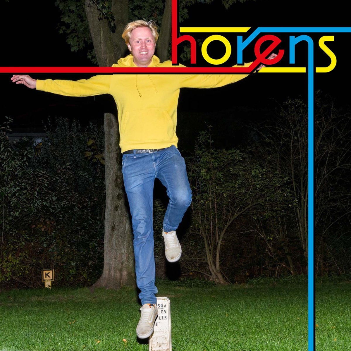 🔵 Wij zijn Horens. Wij maken geluid. 🔴 En dit is Lieven (1991): producent en redacteur gespecialiseerd in audio. Onze netwerkkoning. Hij zwemt vaak, podcast over kaas en nieuwsbrieft over podcasts, maar niet tegelijkertijd. 🟡 horens.audio/#wie <a href="/liev/">@liev@mastodon.nl</a>