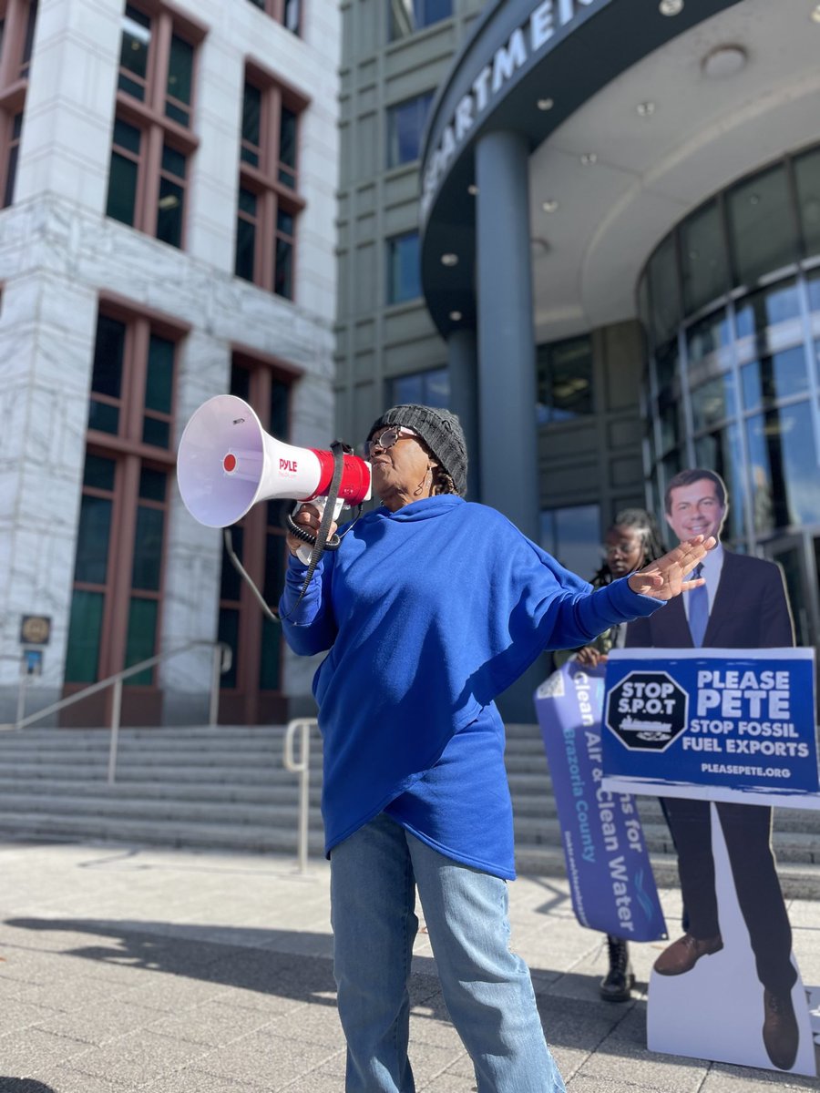 FightFossils's tweet photo. Community leaders from the TX Gulf Coast are fighting back against the expansion of fossil fuel export infrastructure near their homes. 5 activists are risking arrest RIGHT NOW in DC! Join them in telling @POTUS and @SecretaryPete to #StopSPOT ➡️https://t.co/nUku0qaIxf https://t.co/ZqtVSWJreU