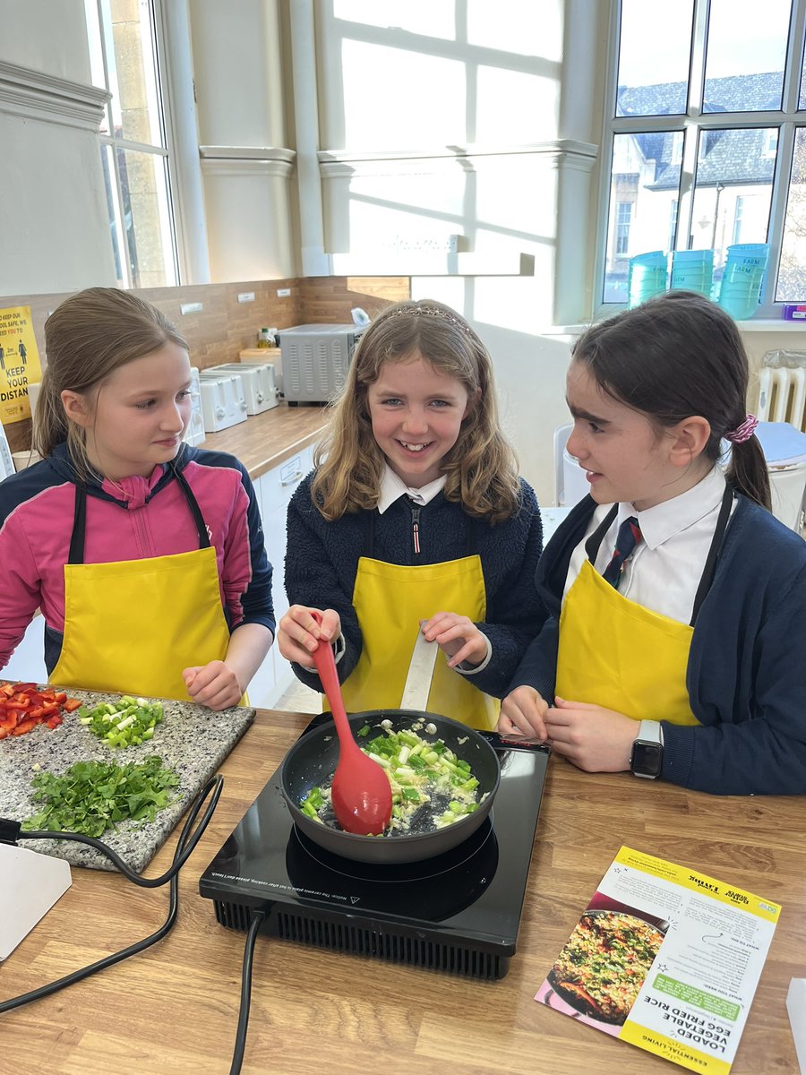 BearsdenPrimary's tweet photo. A great afternoon with Lauren our @asda Bearsden Community Champion. We made this affordable, healthy, meat free dish with our P7 House Captains!#community #asdabearsden #bearsdencommunity #bearsdenprimary #foodandhealth #healthandwellbeing #globalgoals #food https://t.co/XkszKhHBP5