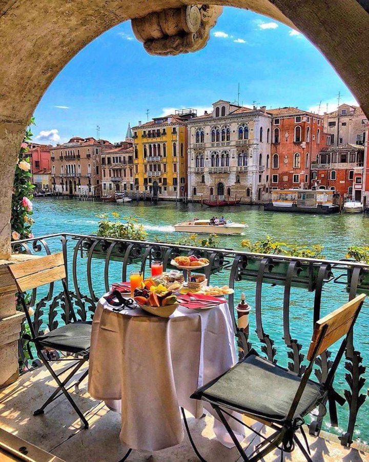 Awww this is the cutest #breakfastwithaview 
Take me away Venice, Italy 🇮🇹😍 #mybagsarepacked