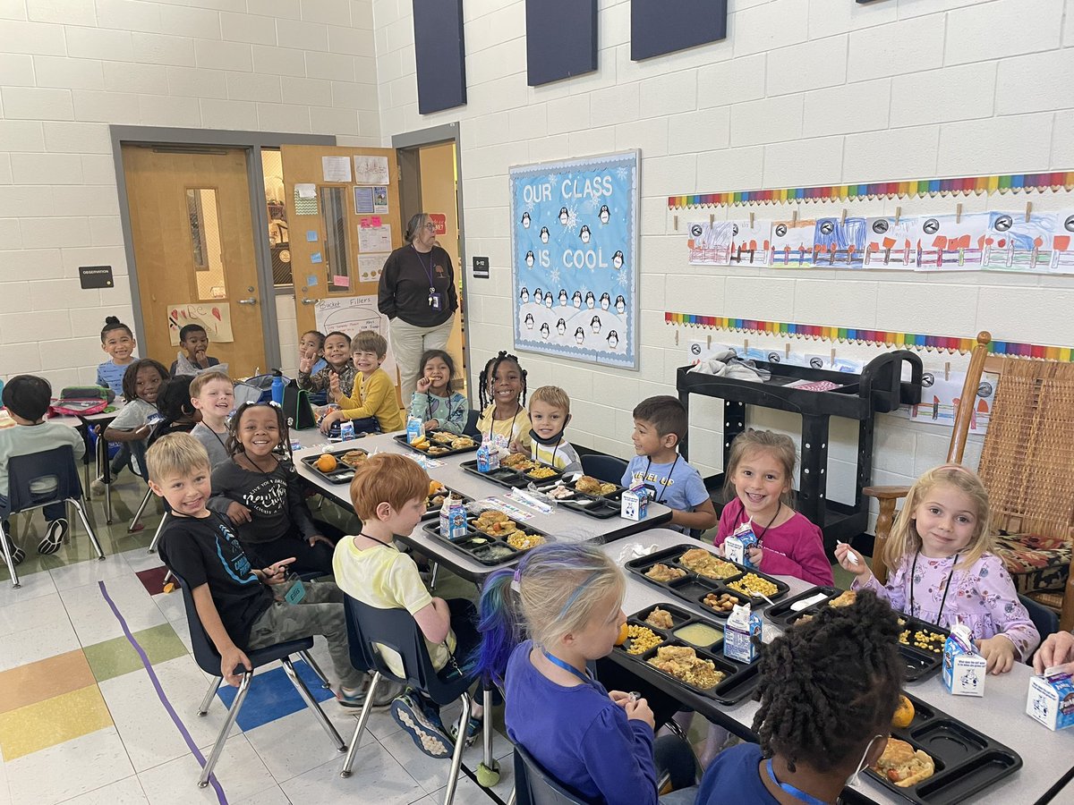 mswardteach's tweet photo. Happy Thanksgiving from Kindergarten at @OldPointeElem ! https://t.co/IlGcerATE3