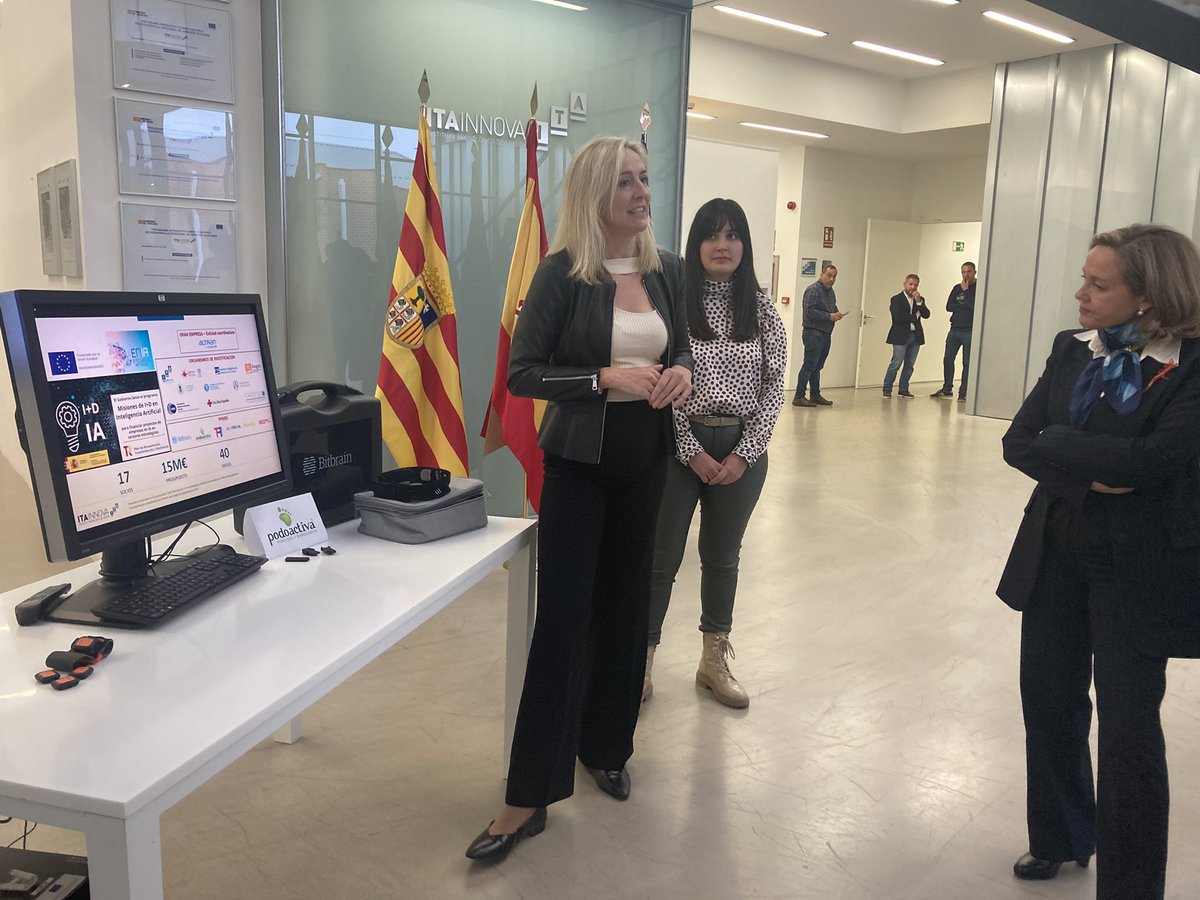 La vicepresidenta primera del gobierno <a href="/NadiaCalvino/">Nadia Calviño</a> conoce en @ITAINNOVA el proyecto #AI4HealthyAging 
Financiado con fondos del <a href="/_minecogob/">Economía, Comercio y Empresa</a> y #nextgeneration 🇪🇺 Coordinado por <a href="/Capgemini_ES/">capgemini_es</a> con <a href="/Bitbrain_ES/">Bitbrain España</a> <a href="/Podoactiva/">Podoactiva</a> @ITAINNOVA <a href="/iacs_aragon/">IACS (Salud-Aragón)</a> <a href="/IISAragon/">IIS Aragón</a>