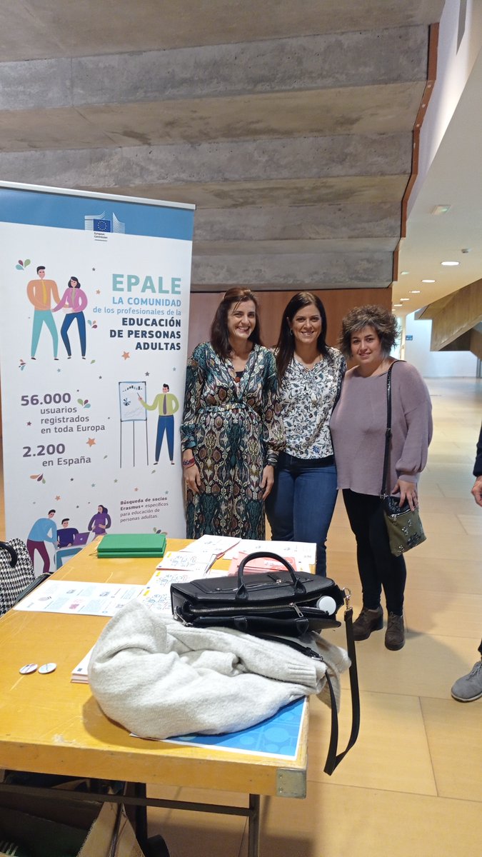 EPALExtremadura's tweet photo. Ayer por nuestro stand de @EPALE_ES pasaron muchos profes de FP y educación de personas adultas deseando saber más de nuestra Comunidad. Gracias por vuestra visita!!! @AlqazeresEuropa @UpeBadajoz @UpeCaceres  @EduSinFront_Ex #Educarsinfronteras #InterEx22 https://t.co/BksrSZZoYp