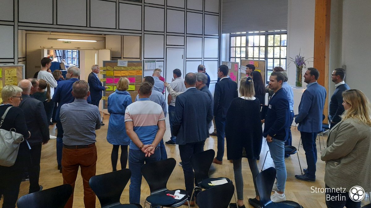 StromnetzBln's tweet photo. Für #Toleranz, gegen Vorurteile und ein besseres #Miteinander: Vielen Dank an all unsere Kolleg*innen, die sich Tag ein Tag aus dafür engagieren. Sei es privat oder in unserem Diversity Council 🙏 

#TagderToleranz https://t.co/yTPUdf9E7T