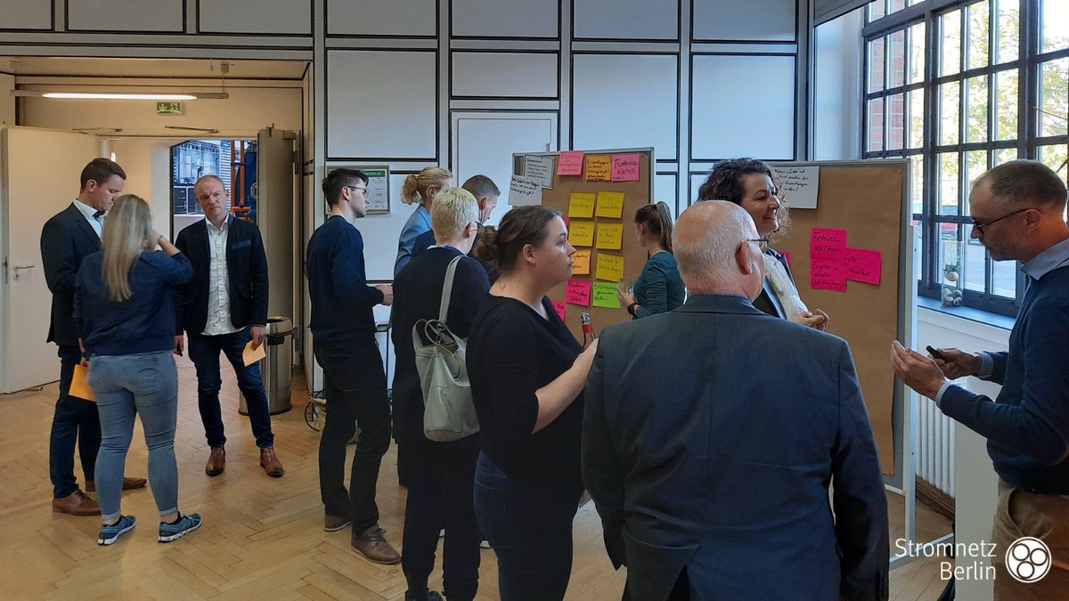 StromnetzBln's tweet photo. Für #Toleranz, gegen Vorurteile und ein besseres #Miteinander: Vielen Dank an all unsere Kolleg*innen, die sich Tag ein Tag aus dafür engagieren. Sei es privat oder in unserem Diversity Council 🙏 

#TagderToleranz https://t.co/yTPUdf9E7T