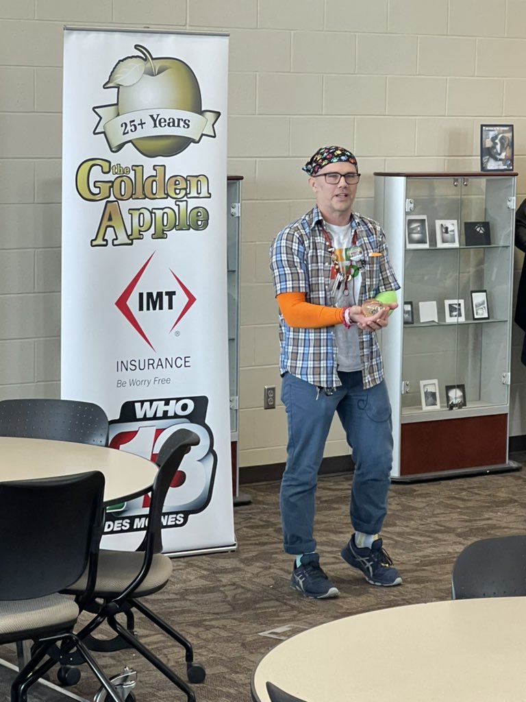 drdeejaye's tweet photo. Our Hawks Ts are proud of Mr. VanGundy as they give him a standing Ovation for his recognition of winning the Golden Apple Award. https://t.co/mpKLb04m4X
