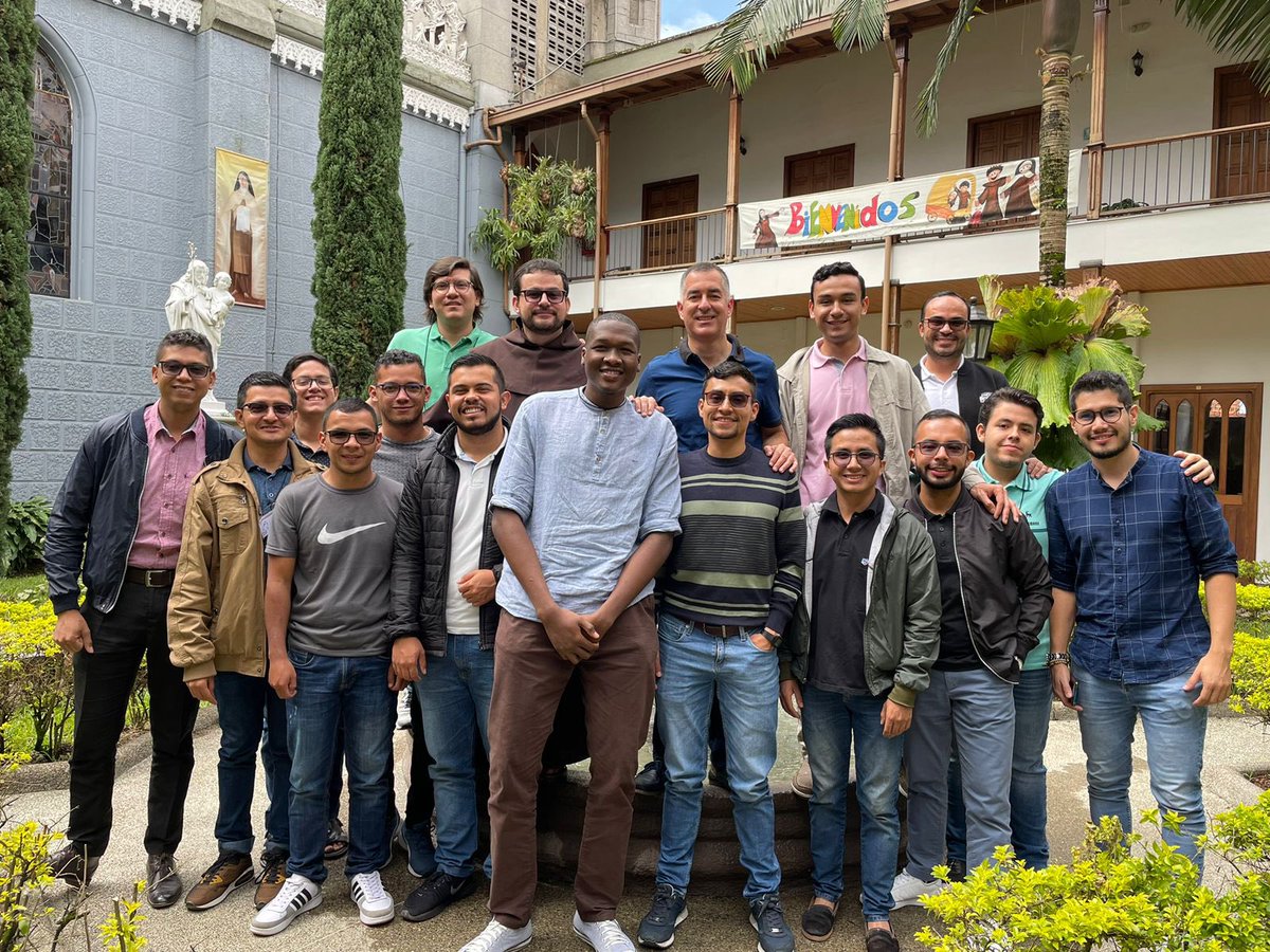 descalzoscol's tweet photo. Gracias a todos los jóvenes que asistieron a la convivencia vocacional. https://t.co/Ny67TjUtgX