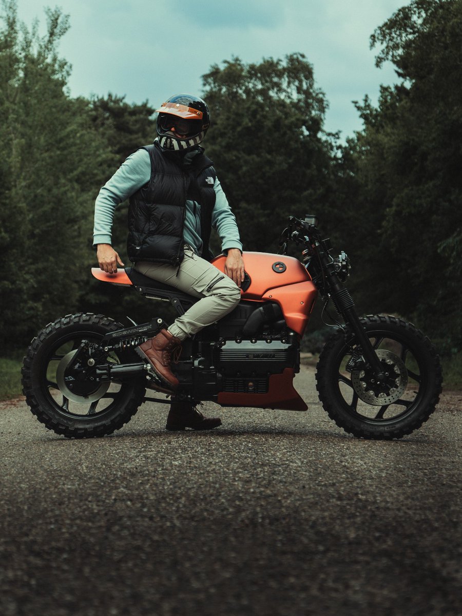 BMWMotorrad's tweet photo. #CustomBikeCheck! Can you believe this Scrambler was once a #BMWK100 Touring? Maarten gave the 35-year-old bike a robust look with several modifications. 🧡 How do you like it? #SoulFuel
🛠️: moto_rebuild (IG)
#MakeLifeARide #CustomBike #NotForSale #BMWMotorrad https://t.co/tMFmfqJu4Z