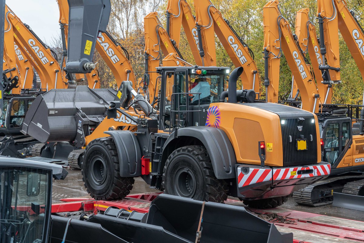 warwickward's tweet photo. Busy day today! π¦
Another @CaseCE_EU machine heading to @SingletonBirch! π
This time it's the Case 1021G Wheel Loader πͺ
#WarwickWard #NewMachine #MachineDelivery #CaseWheelLoader #GSeries #Case1021G https://t.co/x1N9Dx2bd1