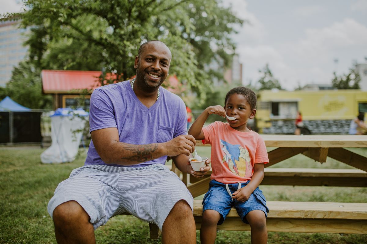 What's a #free live music event without <a href="/RetroSno/">Retro Sno</a> ? 🍦 

Interested in becoming a food vendor for future #MusiciansCorner events? Click here: zcu.io/Xtyy 

📷: Lindsey Patkos