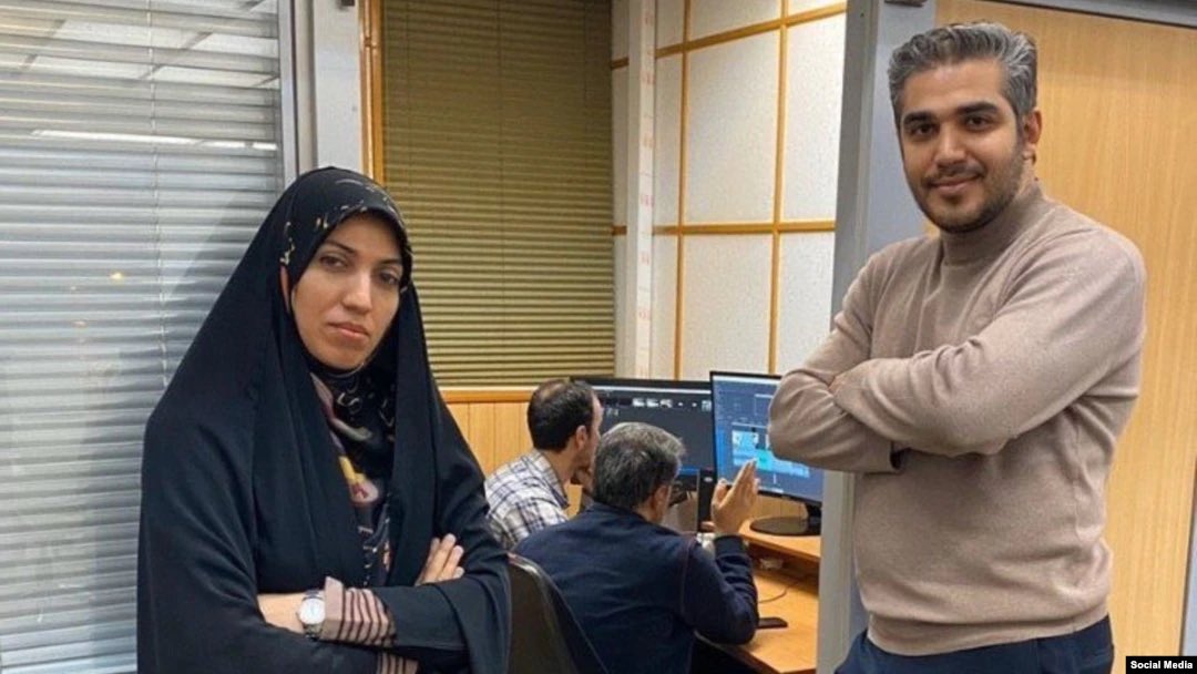 pouriazeraati's tweet photo. این پتیاره و کارمندش رضوانی تو لیست تحریم‌های آمریکا قرار گرفتن

حسابش رو به توییتر ریپورت کنید که باهاش دیگه 'ماماشات' نکنن و ببندنش https://t.co/lz7KxA4F65