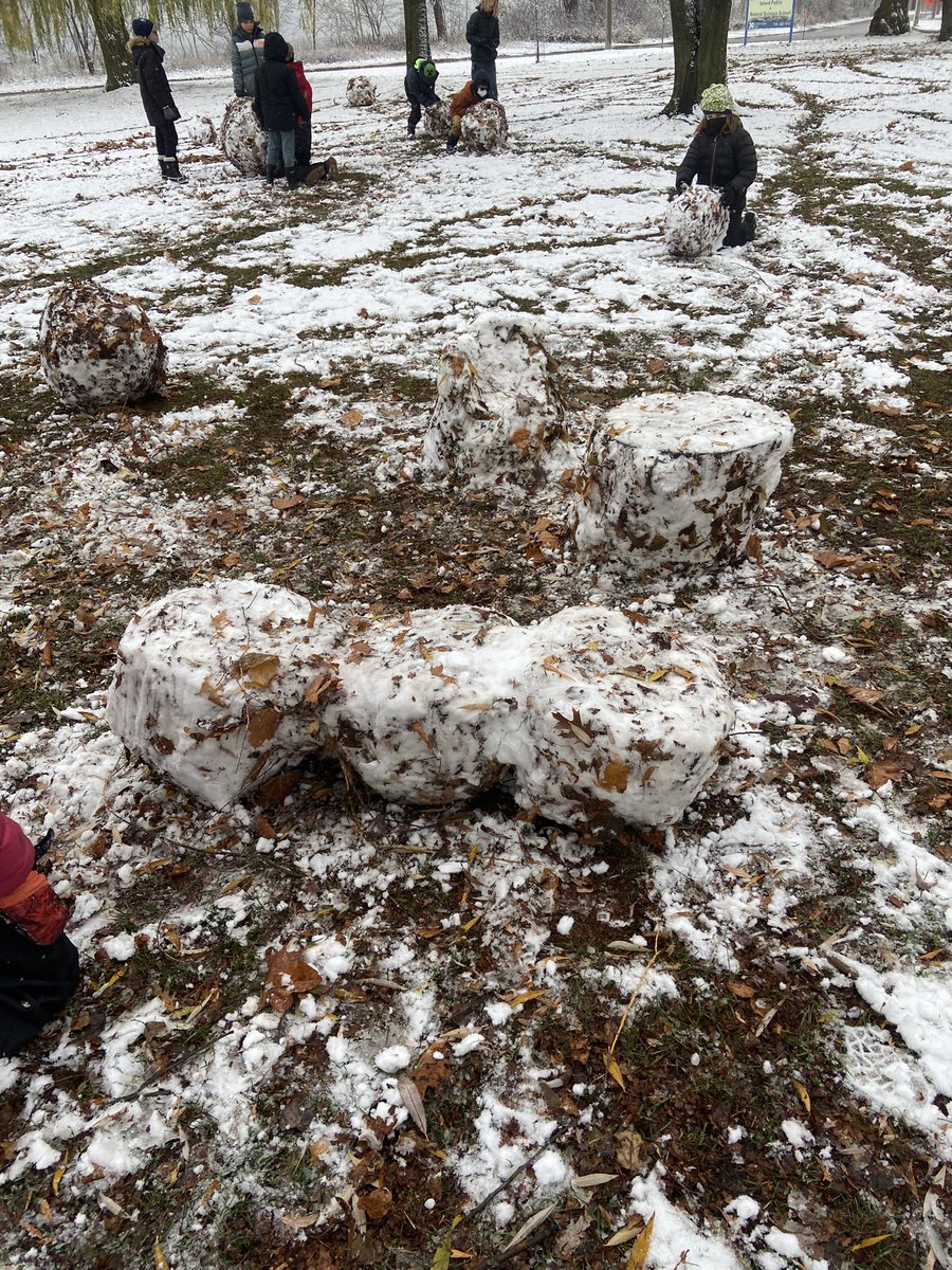 ms_jduncan's tweet photo. During our cooperative leadership period with the grade 5/6 class, Grade 2/3 students were tasked to find creative ways to use our first snowfall of the year. We have the classic snowman and other students building furniture! @IslandPublicNSS https://t.co/1oXAFeYB5T
