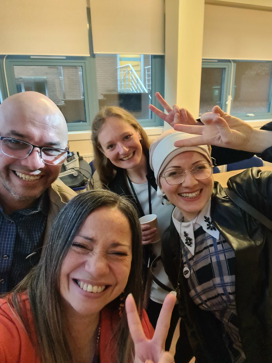 LayustienGales's tweet photo. Massive thanks to Voices Network, we had the privilege to host their ambassadors @SwanseaUni today! Our final year students (MFL Spanish) heard real stories about Venezuela🇻🇪 Muchas gracias embajadores @JessicaMoser22 Carlos and Almas https://t.co/TUDpvHLAJN