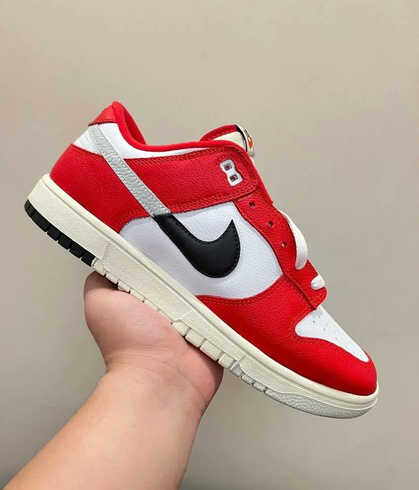 JustFreshKicks's tweet photo. FIRST LOOK: Nike Dunk Low “Chicago” releasing in 2023 ❤️ https://t.co/RlUK3CFOQg
