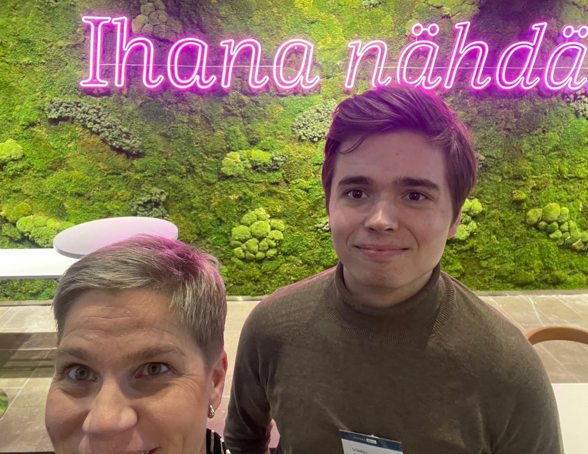 Tänään sain tavata ja tehdä töitä <a href="/PyryPaunio/">Pyry Paunio</a> kanssa #pä1väjohtajana tempauksessa. Kiitos Pyry hienosta heittäytymisestä - toivottavasti sinulle syttyi kipinä markkinointiin, kaupallistamiseen ja pankkialalle! #nuorijohtaja <a href="/jcihelsinki/">JCI Helsinki</a> <a href="/JCIFinland/">JCI Finland</a>