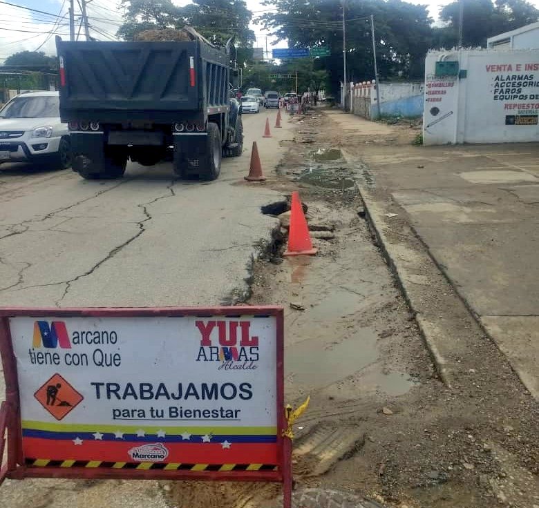 YulArmas_'s tweet photo. ¡Soluciones para nuestro pueblo!
Estamos desplegados en cada rincón del municipio #Marcano accionando para optimizar los servicios y brindarle una mejor calidad de vida a la gente. En la calle El Sol adelantamos la reposición del colector de agua
@nicolasmaduro @JoseGVielmaMora https://t.co/L462ZL3WxN