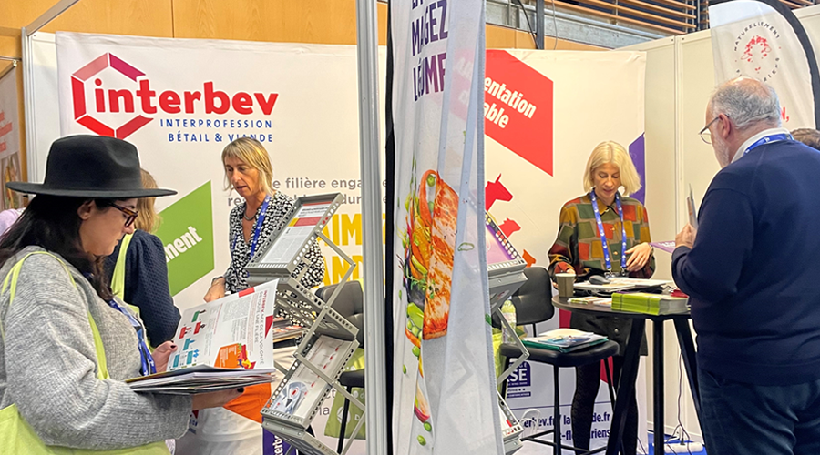 Interbev_fr's tweet photo. INTERBEV participe aux Journées Francophones de #Nutrition pour informer et échanger sur les sujets d'actualités : #MangerMieux, #AlimentationDurable... et autour de la campagne "Aimez la viande, mangez-en mieux."
#diététicien #nutritionniste #JFN2022 #JFN https://t.co/aDLd9OkpHt