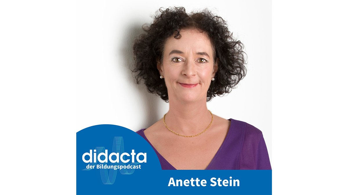 bildungsklick's tweet photo. #Bildungsexpertin Anette Stein im #didacta-Podcast: "Kitas stehen aktuell eigentlich vor dem Kollaps". @BertelsmannSt 

https://t.co/RgCq3vpbIr https://t.co/iIPY1N51Cw