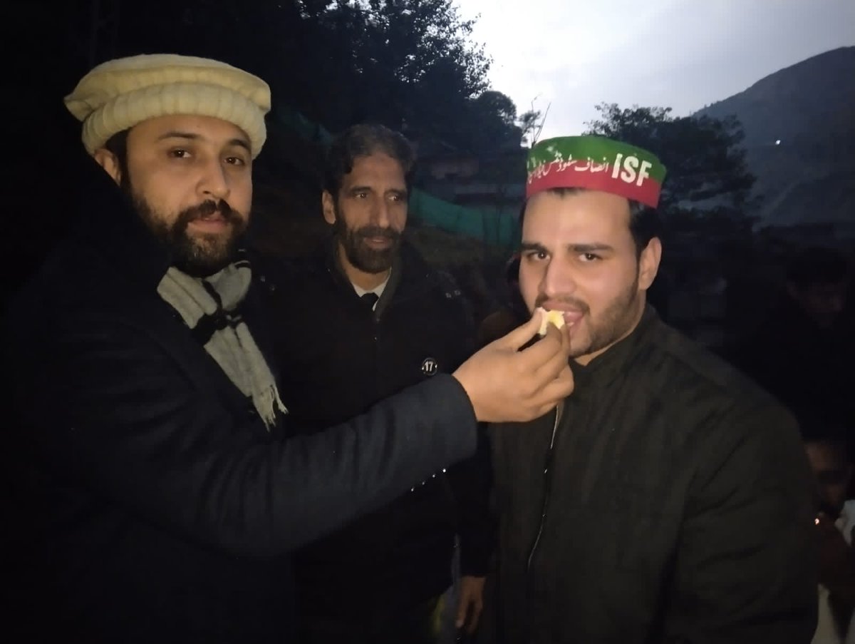 HamzaMe45829578's tweet photo. #انصاف_علم_برداشت_کے_پندرہ_سال ✌❤
آئی۔ایس۔ایف جہلم ویلی کے کنوینئر حمزہ میر اور کوآرڈنیشن سیکرٹری عفاس اعوان کے قیادت میں آئی۔ایس۔ایف کا 15واں یوم تاسیس منایا گیا، جس میں مہمان خصوصی سابق امیدوار اسمبلی سیدذیشان حیدر تھے ۔
#ISAJK
#ImranKhan https://t.co/lKf9YedhgI