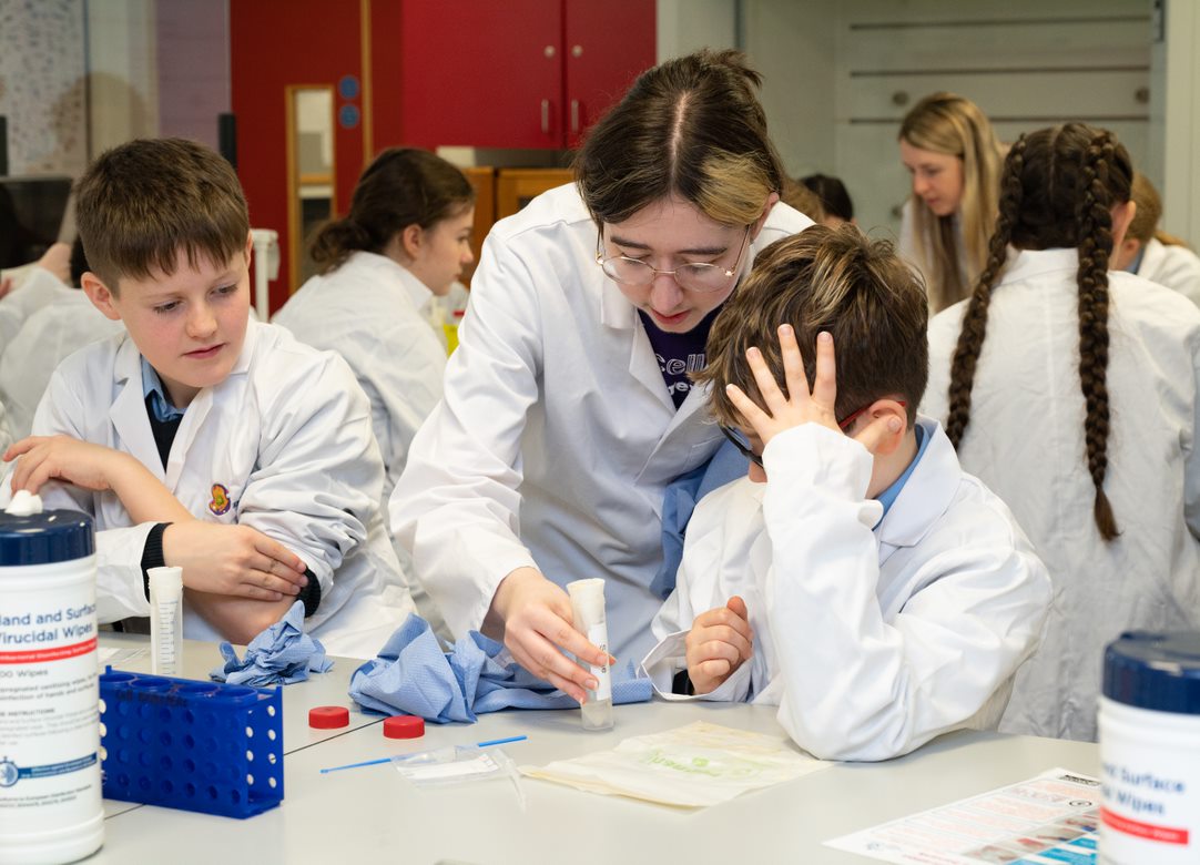 Cellexplorers's tweet image. Our @ATUDonegal_ team, held an amazing collaborative Science &amp;amp; Engineering event last Friday - they hosted over 400 pupils on campus for hands-on workshops.

Here are some choice photos of the #MiniScientists!

Photography by @CliveWasson 

#BelieveInScience #ScienceWeek22