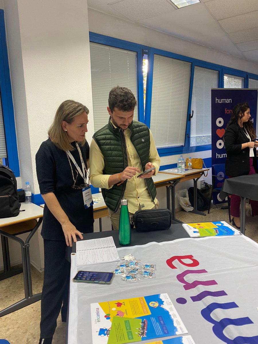 ENCAMINA's tweet photo. Estamos en #MeetESIC hablando con alumnos de @ESICValencia sobre #TalentoTIC #Tecnología #Empresa #Empleabilidad... y de lo que surge😋 https://t.co/LMnbwjn0Wz