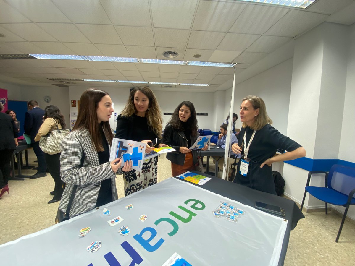 ENCAMINA's tweet photo. Estamos en #MeetESIC hablando con alumnos de @ESICValencia sobre #TalentoTIC #Tecnología #Empresa #Empleabilidad... y de lo que surge😋 https://t.co/LMnbwjn0Wz