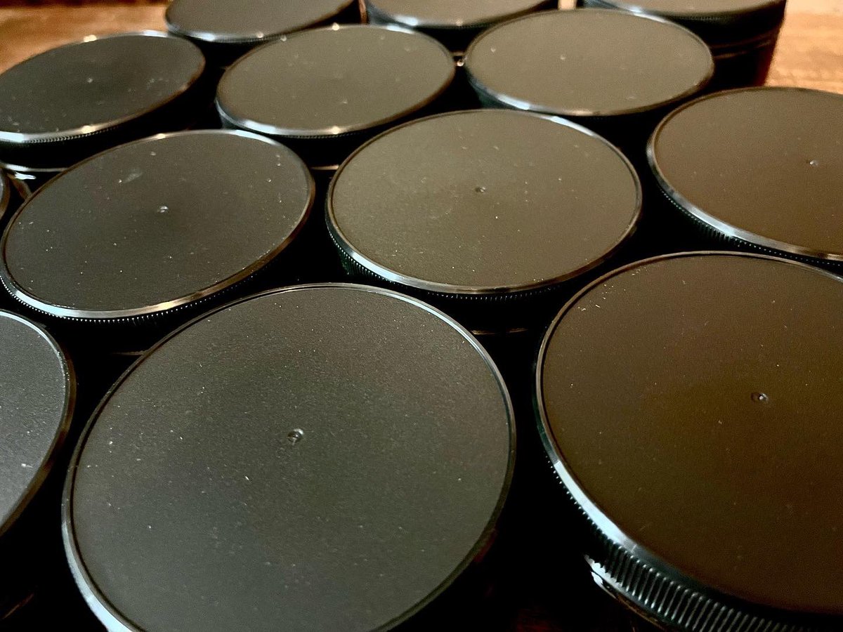 TSMercantile's tweet photo. What’s going on today @ TSM?
A few fresh batches of shaving soap being prepared to label and a new shipment of boxes.
https://t.co/VCXIXgy27a
#ourofficesmellsamazing
#wetshaving #shavingsoaps #starterkits #giftideas #safetyrazor #nashville🎄 https://t.co/Hg0jGzJ4kZ