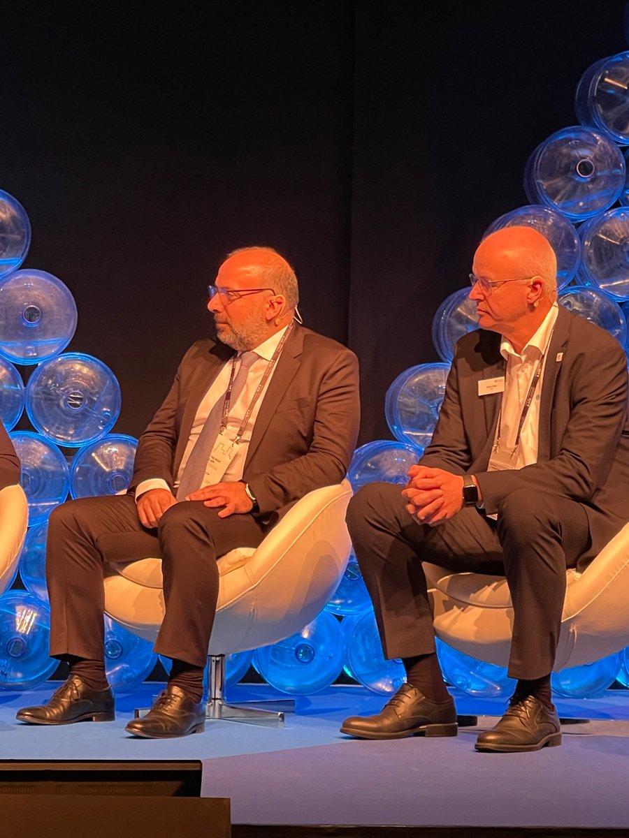 🔹NOW at Congress - Blue Room: “The Emerging Data-Driven City”

💬  What lessons can be learnt from data-driven cities?; What are ways to collect #data to make better decisions?; What is the best way to guarantee the openness of data while guaranteeing citizens’ #privacy?