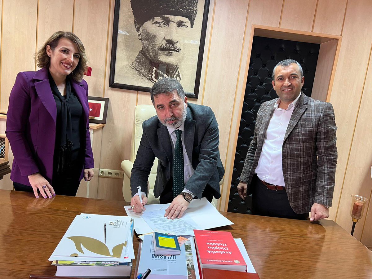 AtabeyOkullari's tweet photo. Özel Bilge Atabey Okulları olarak Osmaniye Barosu adına Sayın Baro başkanı Av.Mehmet Karakoç ile protokol anlaşması imzaladık. Bizlere gösterdikleri misafirperverliğinden dolayı Baro başkanımıza teşekkür ederiz. https://t.co/wBV4hEVVa7