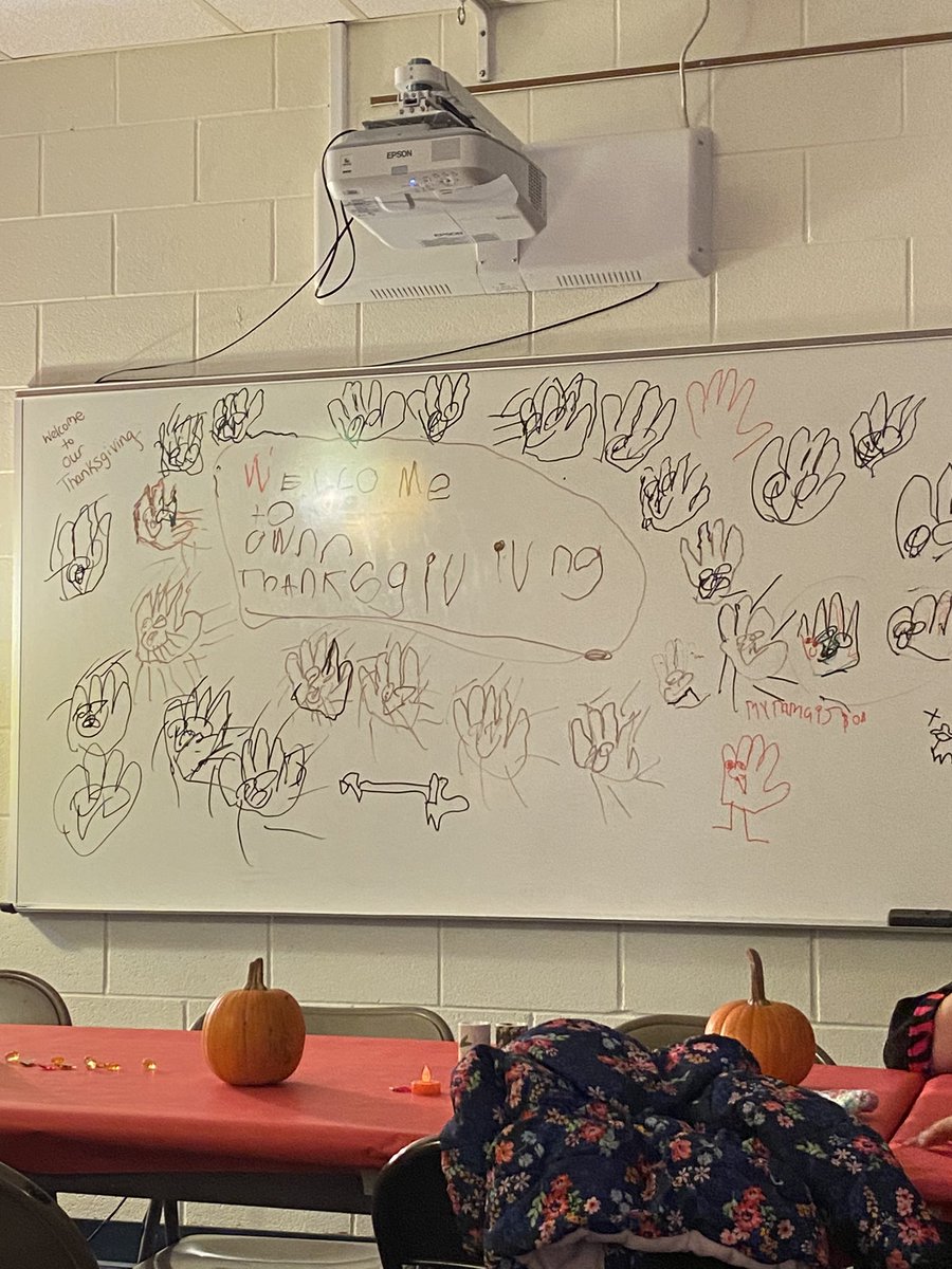 acoppGL's tweet image. Thankful for delicious food and friends! Thank you Mrs. Fulling’s class! #gogulllake #glcsms @jkbartley