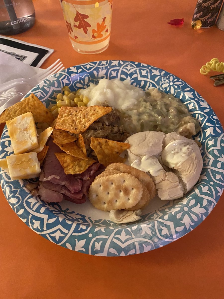 acoppGL's tweet image. Thankful for delicious food and friends! Thank you Mrs. Fulling’s class! #gogulllake #glcsms @jkbartley