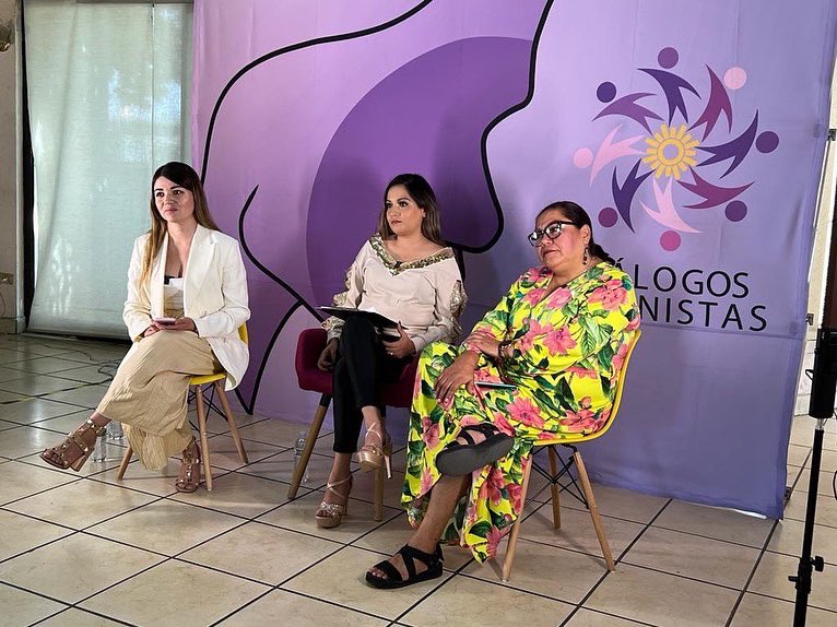 VaneeGarfias's tweet image. Grabamos el programa “Dialogos feministas” donde compartí el panel con grandes mujeres y aliadas de lucha, sin duda nos verán siempre juntas 💜💜💜💜. 
Agradezco al @ClubRotarioQro por su colaboración y atenciones para la grabación del mismo 👏🏻👏🏻👏🏻.
#juntasesmejor
