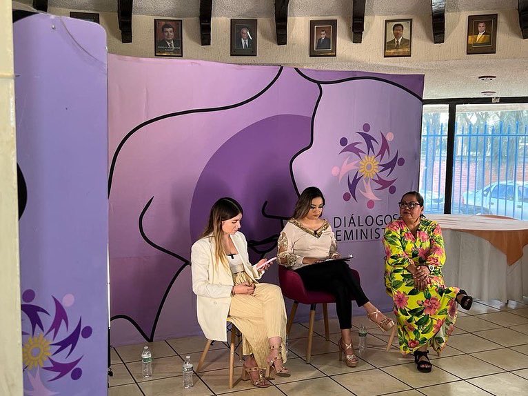 VaneeGarfias's tweet image. Grabamos el programa “Dialogos feministas” donde compartí el panel con grandes mujeres y aliadas de lucha, sin duda nos verán siempre juntas 💜💜💜💜. 
Agradezco al @ClubRotarioQro por su colaboración y atenciones para la grabación del mismo 👏🏻👏🏻👏🏻.
#juntasesmejor