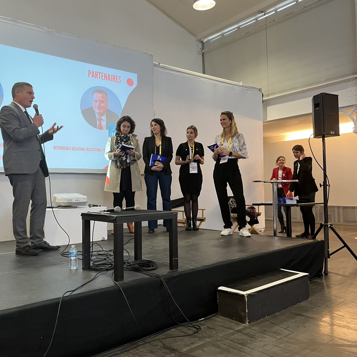 MAAFAssurances's tweet photo. Merci @LesPrem1eres pour l'organisation du #MakeHerDay.
Félicitations à l'ensemble des participantes et intervenants pour cet événement réussi. Favoriser l'égalité des chances, c'est #MAAFaçonDêtre.  #MHD2022 #MAAFPRO https://t.co/pzaaLRs8wG